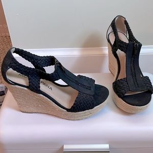 Back zip wedges , size 6 , never worn